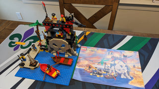 Lego Pirates Skull Island (1995) - Set 6279 - Used, Complete, Instructions Included